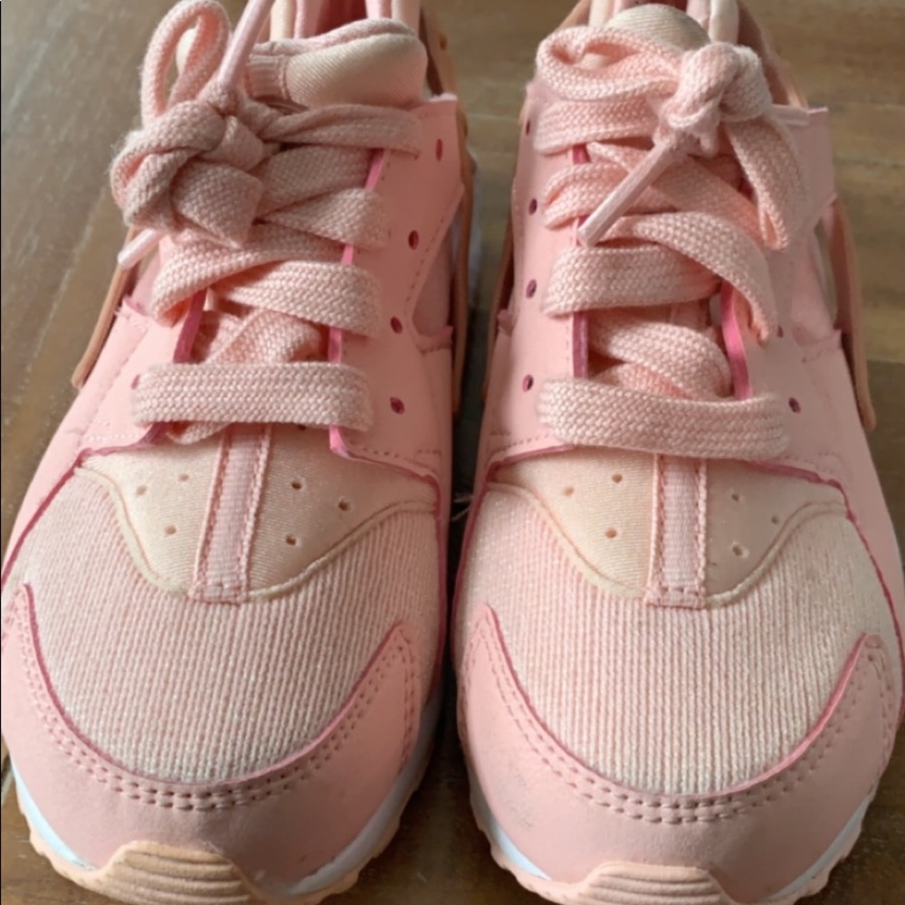 Girls huaraches size 12c .. worn once